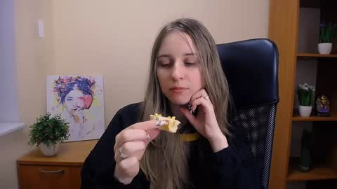 Snapshot of _nicole_new chatting on 12/03/24, 12:38 Nica online show from 12/03/24, 12:38