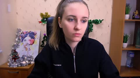 Snapshot of _nicole_new chatting on 12/22/24, 12:05 Nica online show from 12/22/24, 12:05