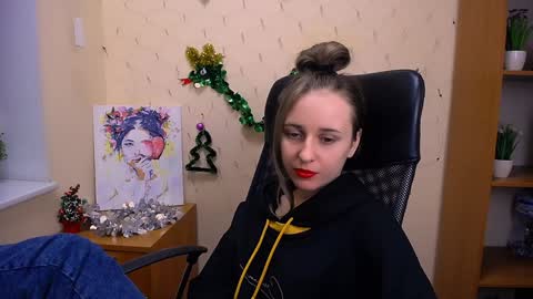 Snapshot of _nicole_new chatting on 01/04/25, 03:28 Nica online show from 01/04/25, 03:28