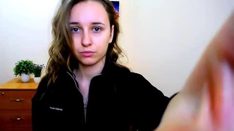 Snapshot of _nicole_new chatting on 02/07/25, 12:28 Nica online show from 02/07/25, 12:28