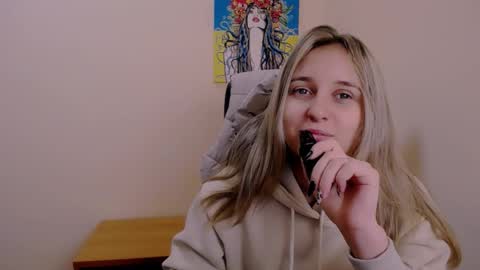 Snapshot of _nicole_new chatting on 10/19/25, 08:48 Nica online show from 10/19/25, 08:48