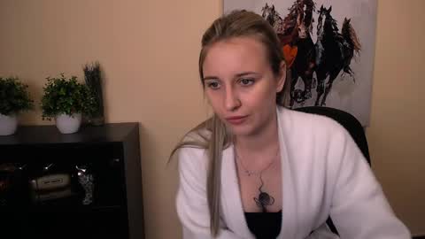 Snapshot of _nicole_new chatting on 04/29/26, 11:03 Nica online show from 04/29/26, 11:03