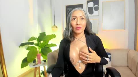 Snapshot of _nicoletteshea_ chatting on 05/15/26, 10:06 _nicoletteshea_ online show from 05/15/26, 10:06