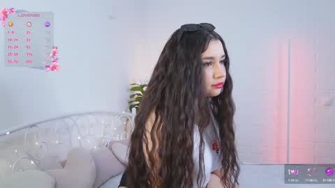 Vivian online show from 12/17/24, 02:33