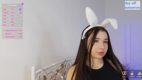 Vivian online show from 01/03/25, 06:14