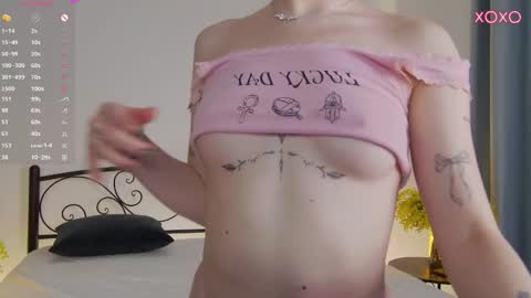 Vivian online show from 10/25/25, 06:32