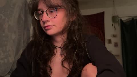 Mila online show from 05/18/26, 08:25