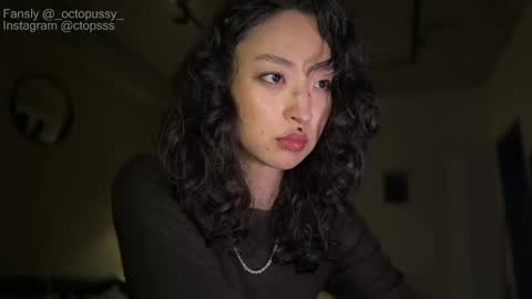 Snapshot of _octopussy_ chatting on 03/08/26, 07:06 Mikayla online show from 03/08/26, 07:06