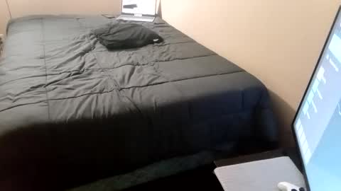 Snapshot of _olivia1_ chatting on 10/31/25, 12:06 Olivia online show from 10/31/25, 12:06