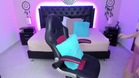 Olivia jones online show from 11/21/25, 11:42