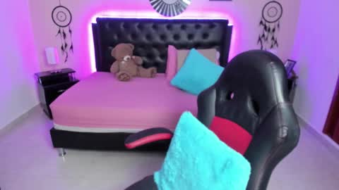 Olivia jones online show from 12/02/25, 11:59