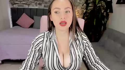 Snapshot of _oliviawilde chatting on 01/08/25, 04:44 Mariana online show from 01/08/25, 04:44