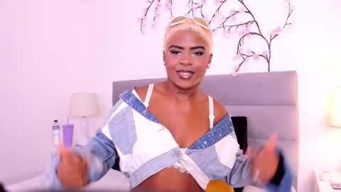 Snapshot of _opraah_ chatting on 12/15/25, 12:20 Opraah online show from 12/15/25, 12:20