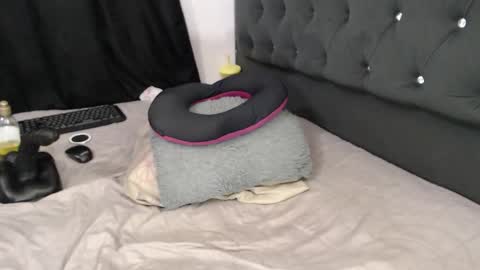 _pamelaqueen_ online show from 01/06/26, 12:25