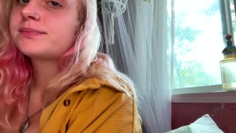 Snapshot of _peaceoutgirlscout_ chatting on 10/04/25, 08:07 _peaceoutgirlscout_ online show from 10/04/25, 08:07