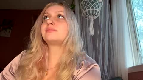 Snapshot of _peaceoutgirlscout_ chatting on 10/28/25, 09:17 _peaceoutgirlscout_ online show from 10/28/25, 09:17