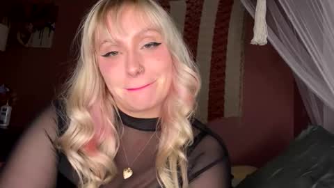 Snapshot of _peaceoutgirlscout_ chatting on 11/01/25, 04:58 _peaceoutgirlscout_ online show from 11/01/25, 04:58