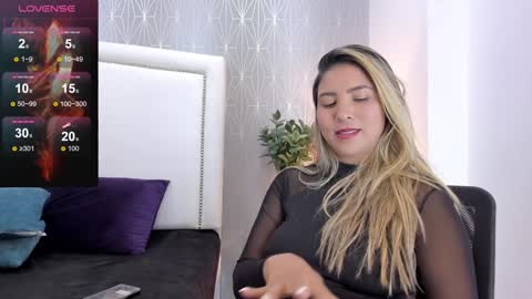 Snapshot of _peach1_ chatting on 01/21/25, 05:41  peach1  online show from 01/21/25, 05:41