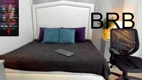 Snapshot of _peach1_ chatting on 01/29/25, 04:41  peach1  online show from 01/29/25, 04:41