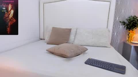 Snapshot of _peach1_ chatting on 02/04/25, 08:06  peach1  online show from 02/04/25, 08:06