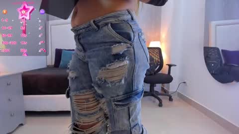 Snapshot of _peach1_ chatting on 09/10/25, 02:50  peach1  online show from 09/10/25, 02:50