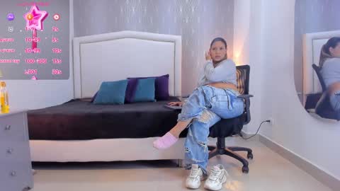 Snapshot of _peach1_ chatting on 09/16/25, 02:29  peach1  online show from 09/16/25, 02:29