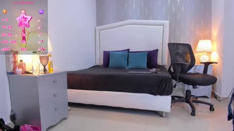 Snapshot of _peach1_ chatting on 09/17/25, 02:30  peach1  online show from 09/17/25, 02:30