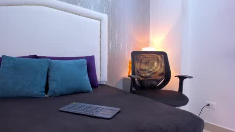 Snapshot of _peach1_ chatting on 09/29/25, 02:55  peach1  online show from 09/29/25, 02:55