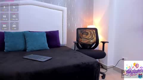 Snapshot of _peach1_ chatting on 10/07/25, 02:14  peach1  online show from 10/07/25, 02:14