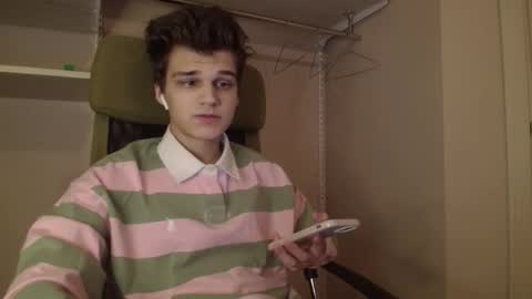 Snapshot of _peachtree_ chatting on 04/22/26, 07:04 Willie online show from 04/22/26, 07:04