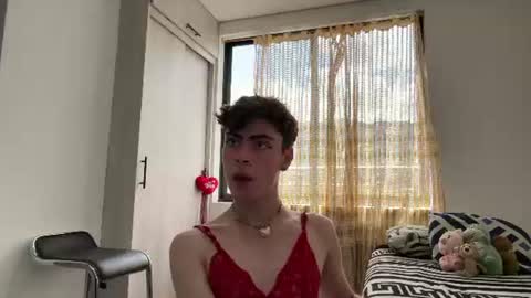Snapshot of _peachyboy chatting on 06/17/26, 06:09 esteban online show from 06/17/26, 06:09