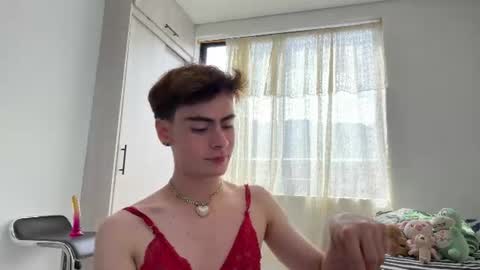 Snapshot of _peachyboy chatting on 06/20/26, 07:16 esteban online show from 06/20/26, 07:16