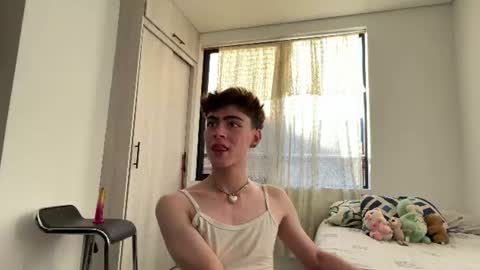 Snapshot of _peachyboy chatting on 06/21/26, 10:23 esteban online show from 06/21/26, 10:23