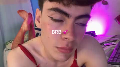 Snapshot of _peachyboy chatting on 07/18/26, 03:44 esteban online show from 07/18/26, 03:44