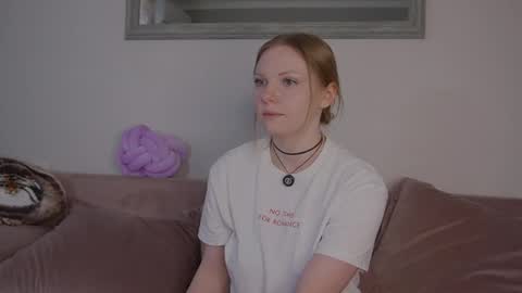Snapshot of _penisflytrap_ chatting on 04/29/26, 01:59 Viktoria online show from 04/29/26, 01:59