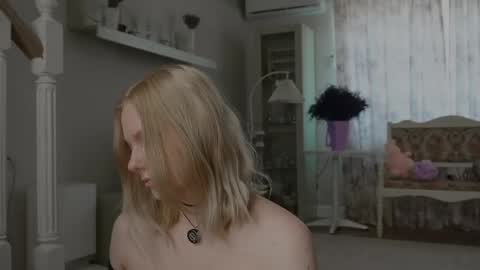 Snapshot of _penisflytrap_ chatting on 05/27/26, 01:30 Viktoria online show from 05/27/26, 01:30