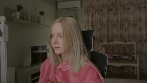 Snapshot of _penisflytrap_ chatting on 05/31/26, 06:42 Viktoria online show from 05/31/26, 06:42