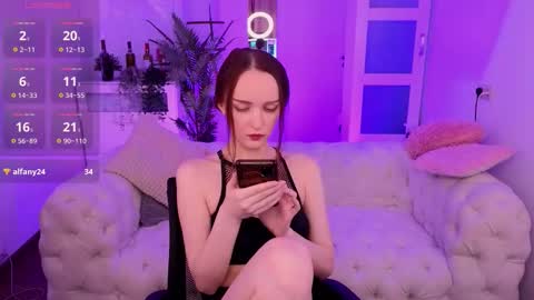 Maisie online show from 09/21/25, 10:22