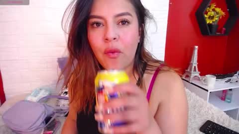 Snapshot of _poison_sweet chatting on 10/29/25, 05:58 Laura online show from 10/29/25, 05:58