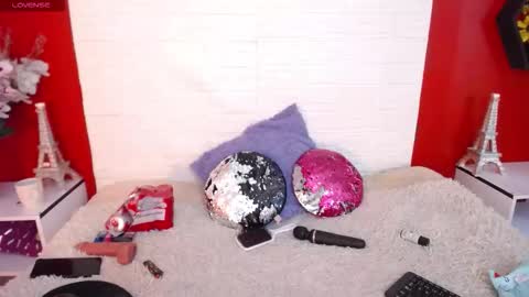 Snapshot of _poison_sweet chatting on 10/31/25, 06:42 Laura online show from 10/31/25, 06:42