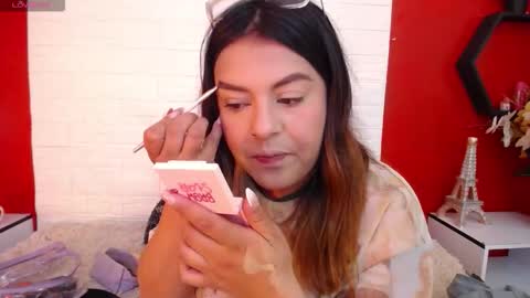 Snapshot of _poison_sweet chatting on 12/01/25, 06:35 Laura online show from 12/01/25, 06:35