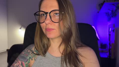  HADLY today day-off see u online 0112  online show from 12/18/24, 08:25