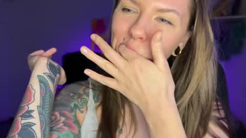  HADLY today day-off see u online 0112  online show from 02/11/25, 08:20