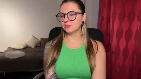  HADLY today day-off see u online 0112  online show from 09/29/25, 04:01