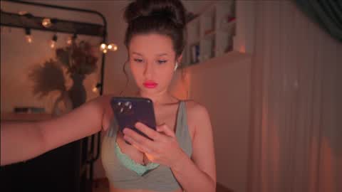 Snapshot of _protea chatting on 03/11/25, 11:12 Eva online show from 03/11/25, 11:12