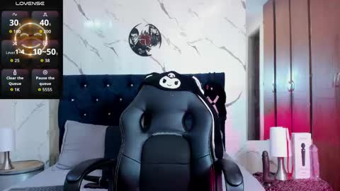 Snapshot of _qira_ chatting on 05/01/26, 05:06 _qira_ online show from 05/01/26, 05:06