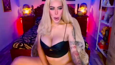 Snapshot of _queengoddess_ chatting on 07/07/26, 06:47 Hi my name is selinaim glad to meet everyone here online show from 07/07/26, 06:47