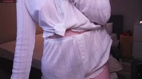 Snapshot of _r_i_n_a_ chatting on 04/11/26, 07:45 Rina online show from 04/11/26, 07:45