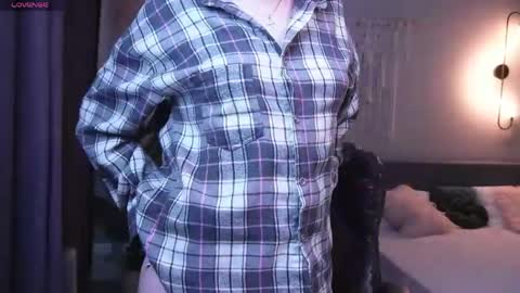 Snapshot of _r_i_n_a_ chatting on 04/23/26, 01:18 Rina online show from 04/23/26, 01:18