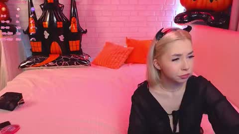 Merlizz Eva Jane Mila Nicole  left to right  online show from 10/28/25, 02:31